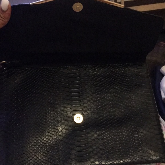 Clutch - Picture 2 of 4